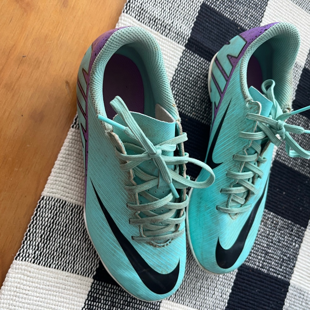 Nike Girls soccer cleats